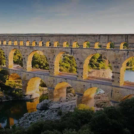  tropicale Entre Nimes Avignon Et Arles